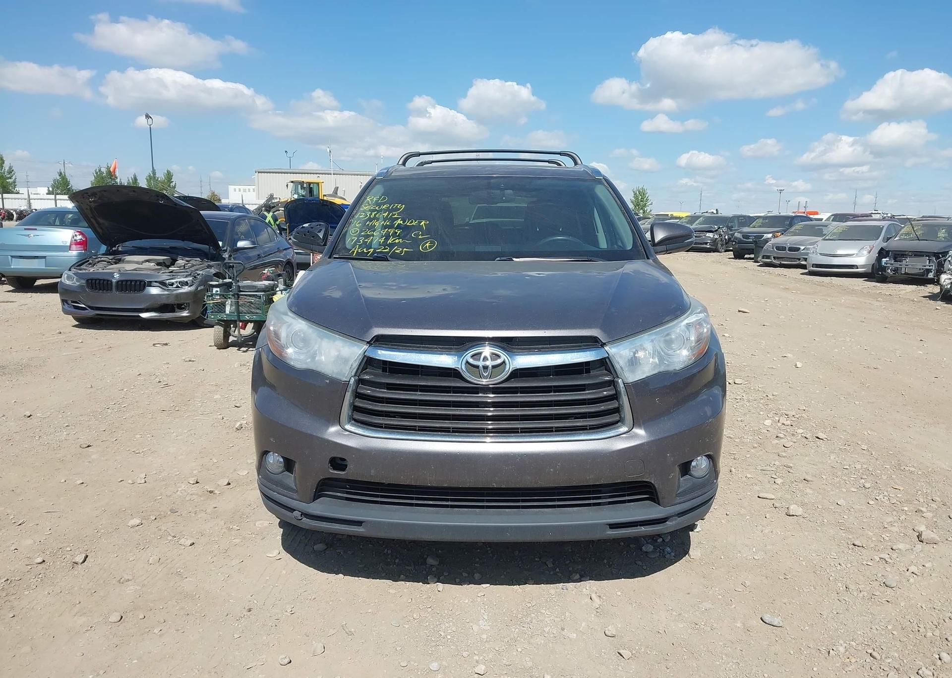 2016 TOYOTA HIGHLANDER LIMITED