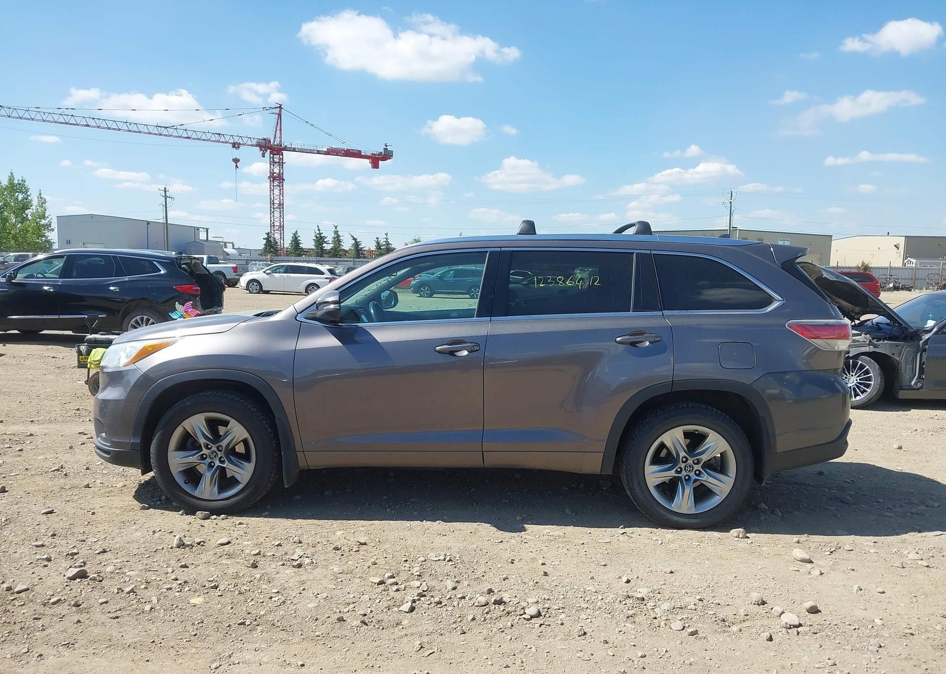 2016 TOYOTA HIGHLANDER LIMITED