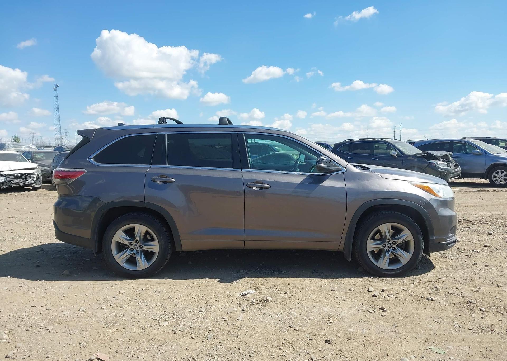 2016 TOYOTA HIGHLANDER LIMITED