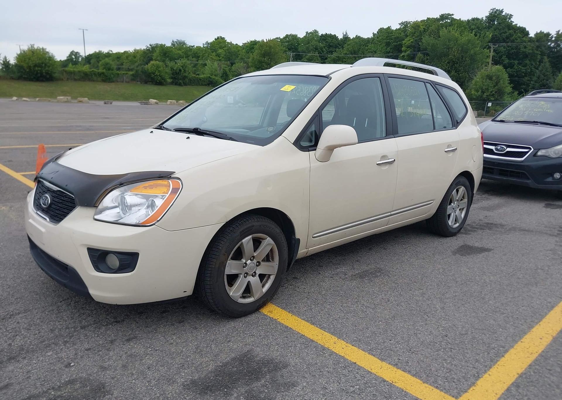 2012 KIA RONDO