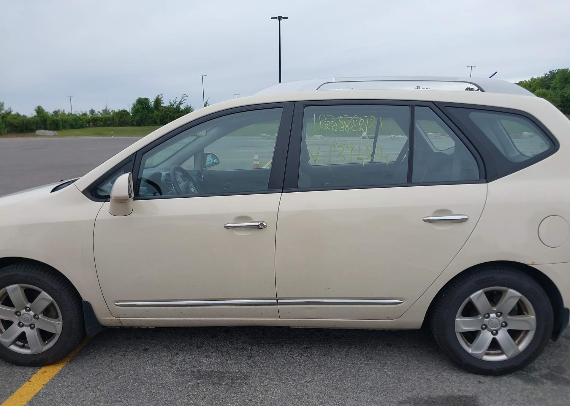 2012 KIA RONDO