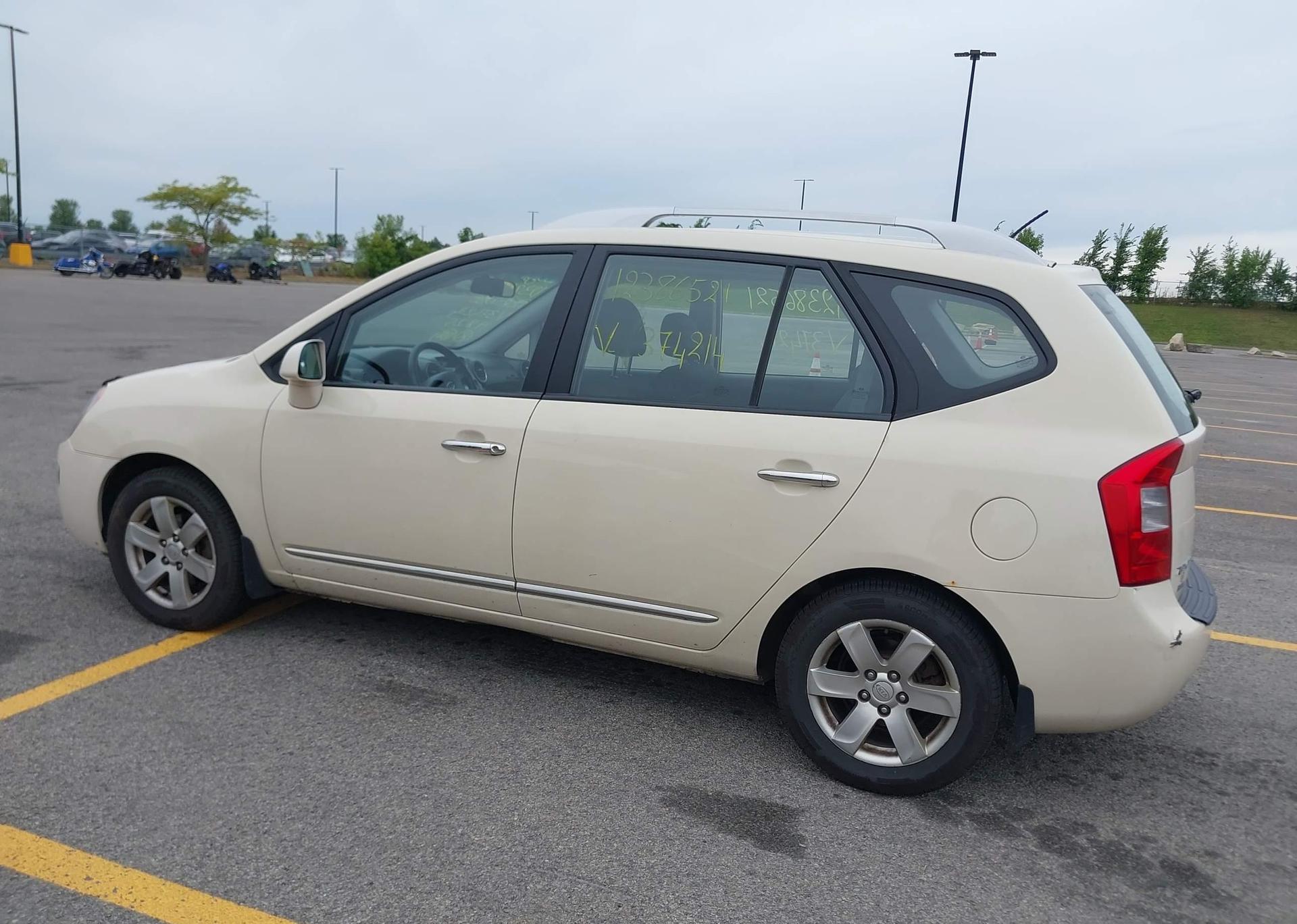 2012 KIA RONDO
