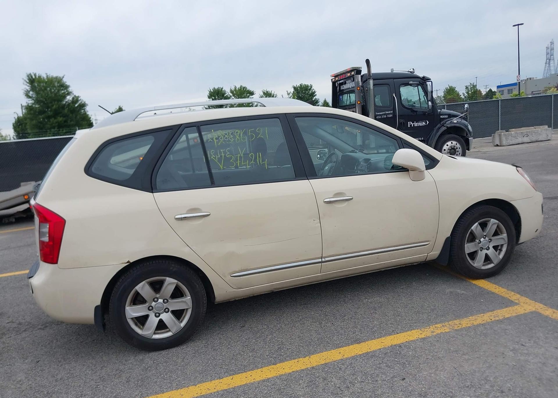 2012 KIA RONDO