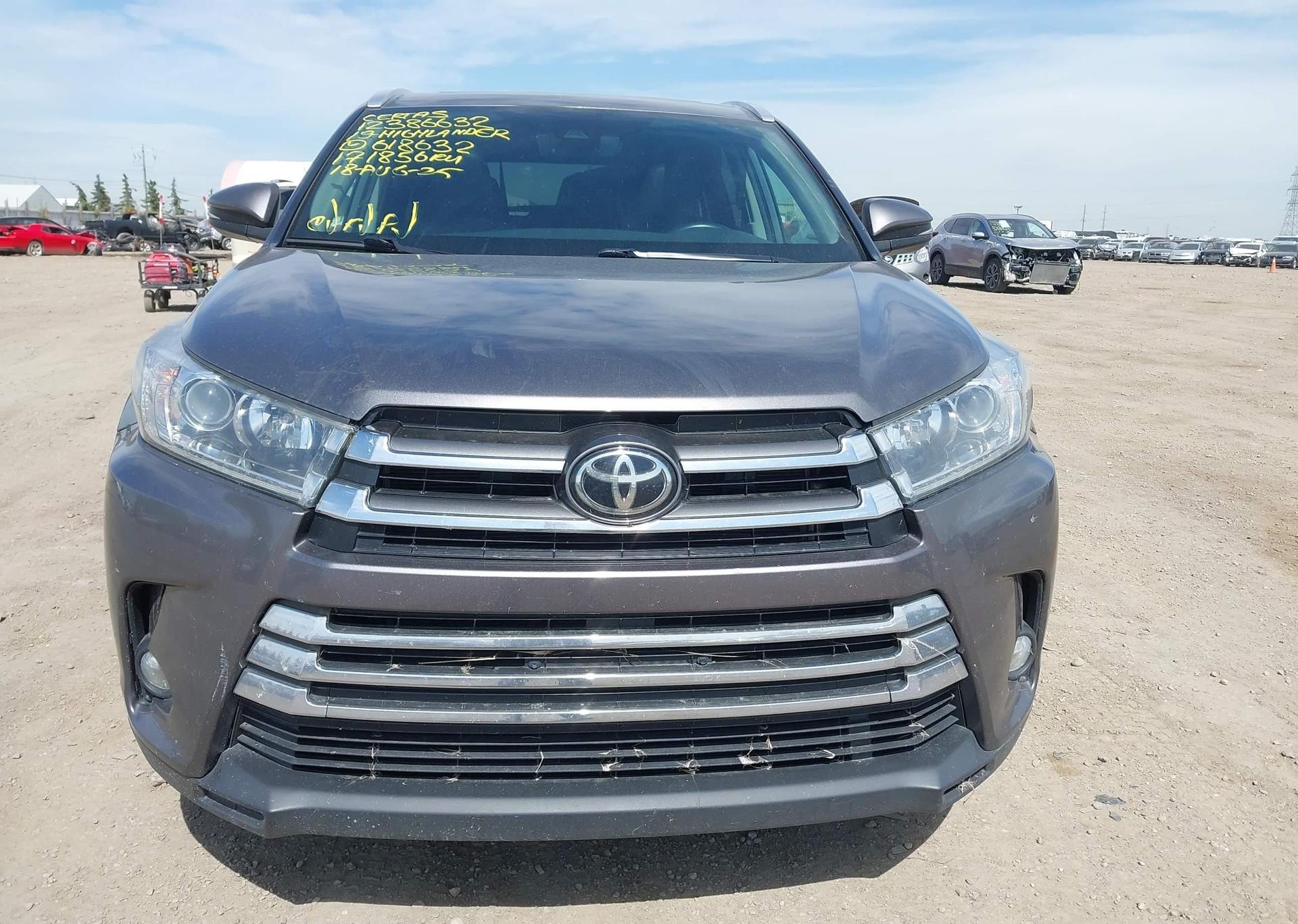 2019 TOYOTA HIGHLANDER SE