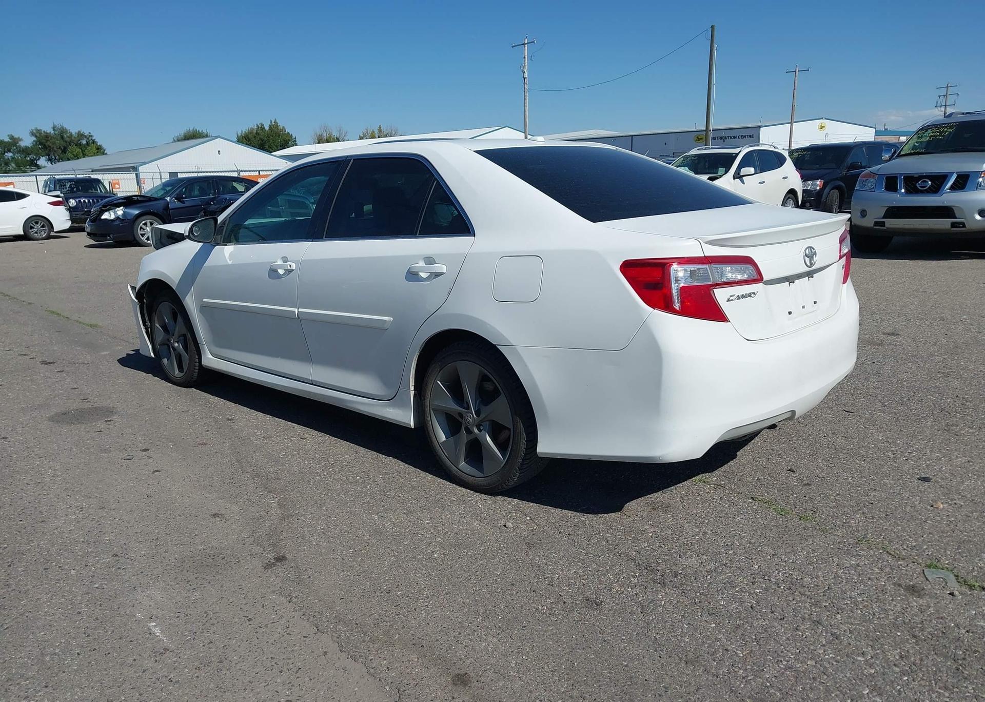 2012 TOYOTA CAMRY SE