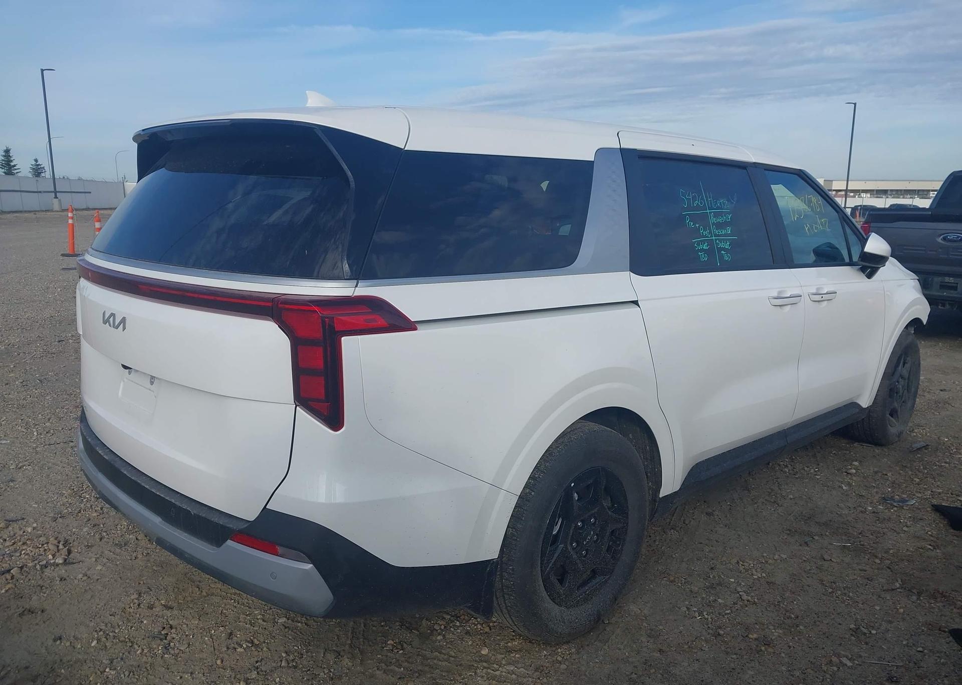 2025 KIA CARNIVAL LX