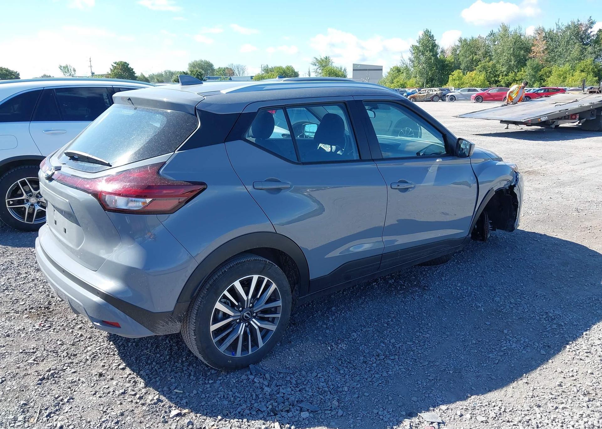 2025 NISSAN KICKS PLAY SV