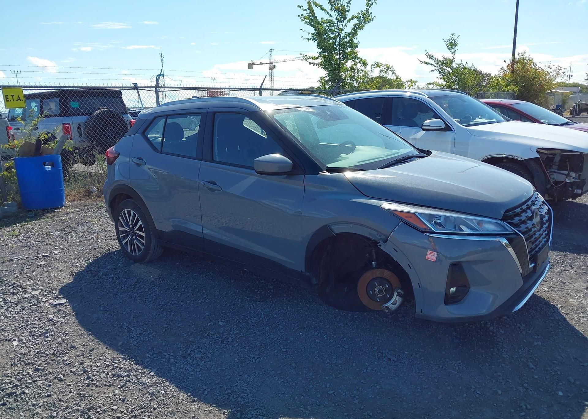 2025 NISSAN KICKS PLAY SV
