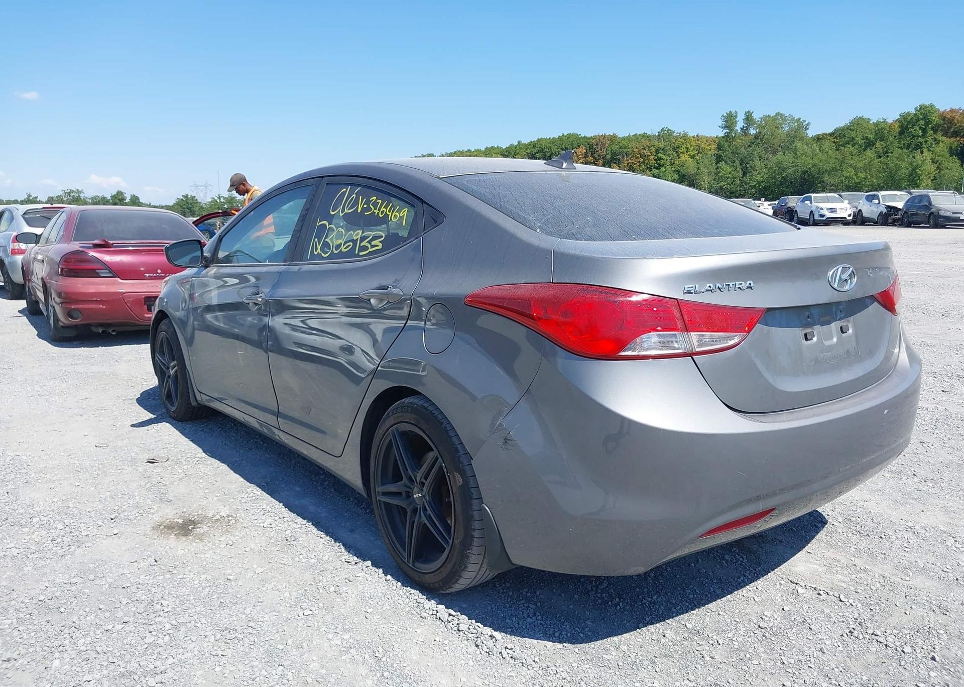 2013 HYUNDAI ELANTRA GL