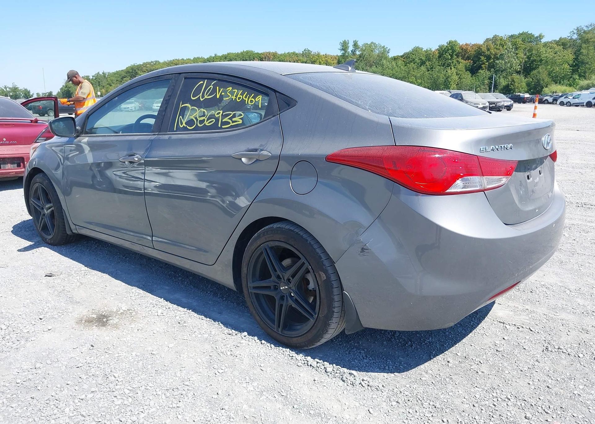 2013 HYUNDAI ELANTRA GL