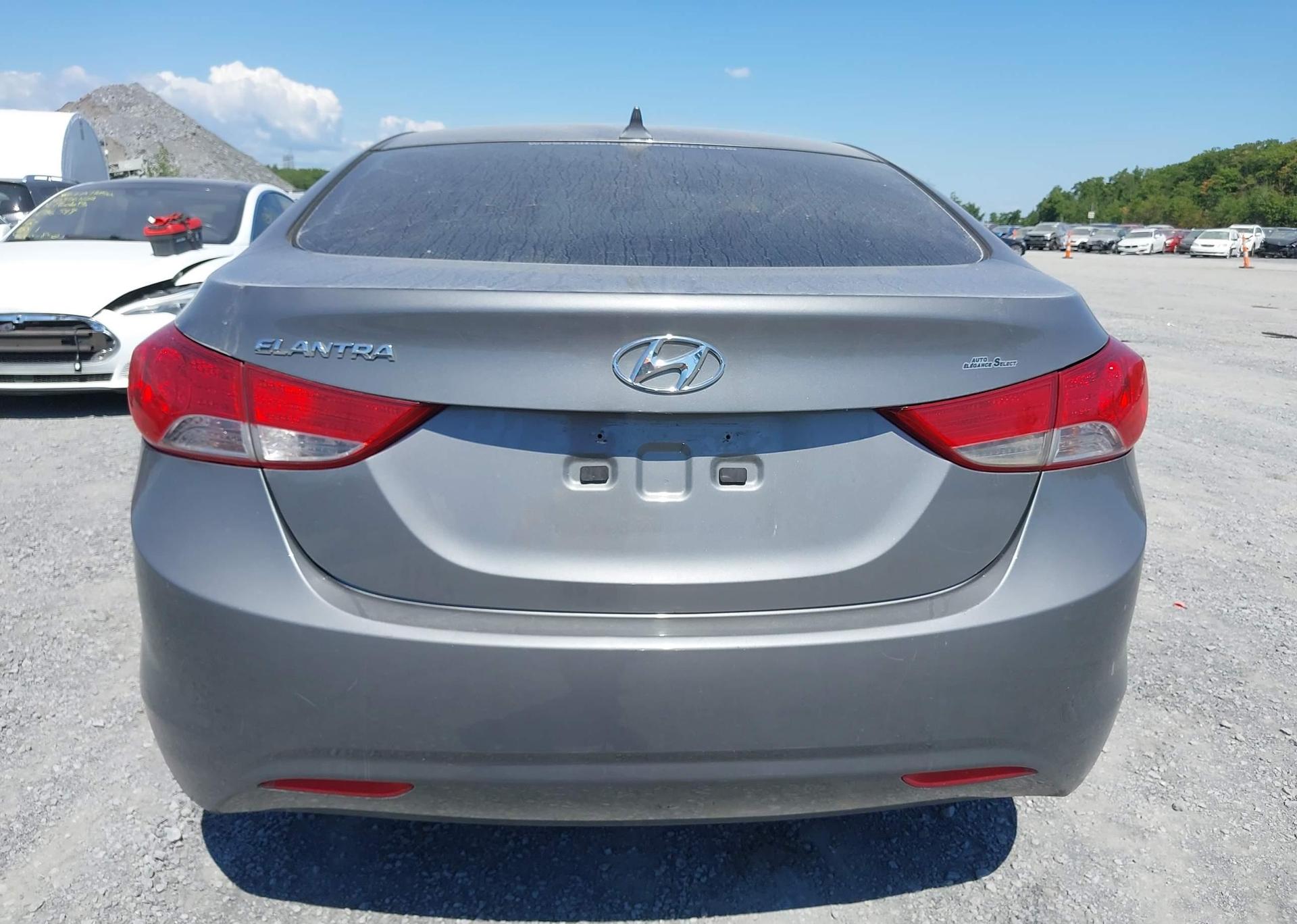 2013 HYUNDAI ELANTRA GL