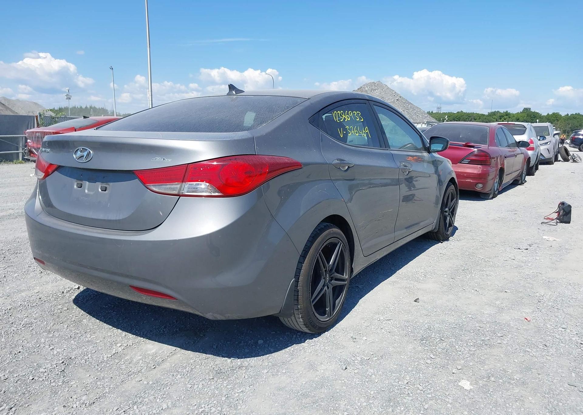 2013 HYUNDAI ELANTRA GL