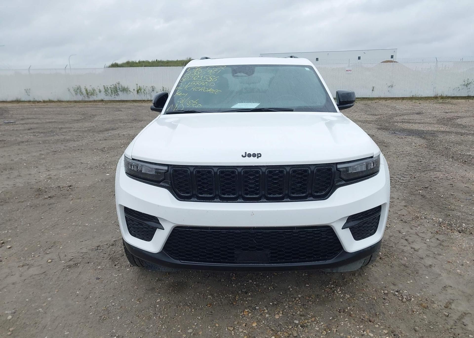 2024 JEEP GRAND CHEROKEE LAREDO