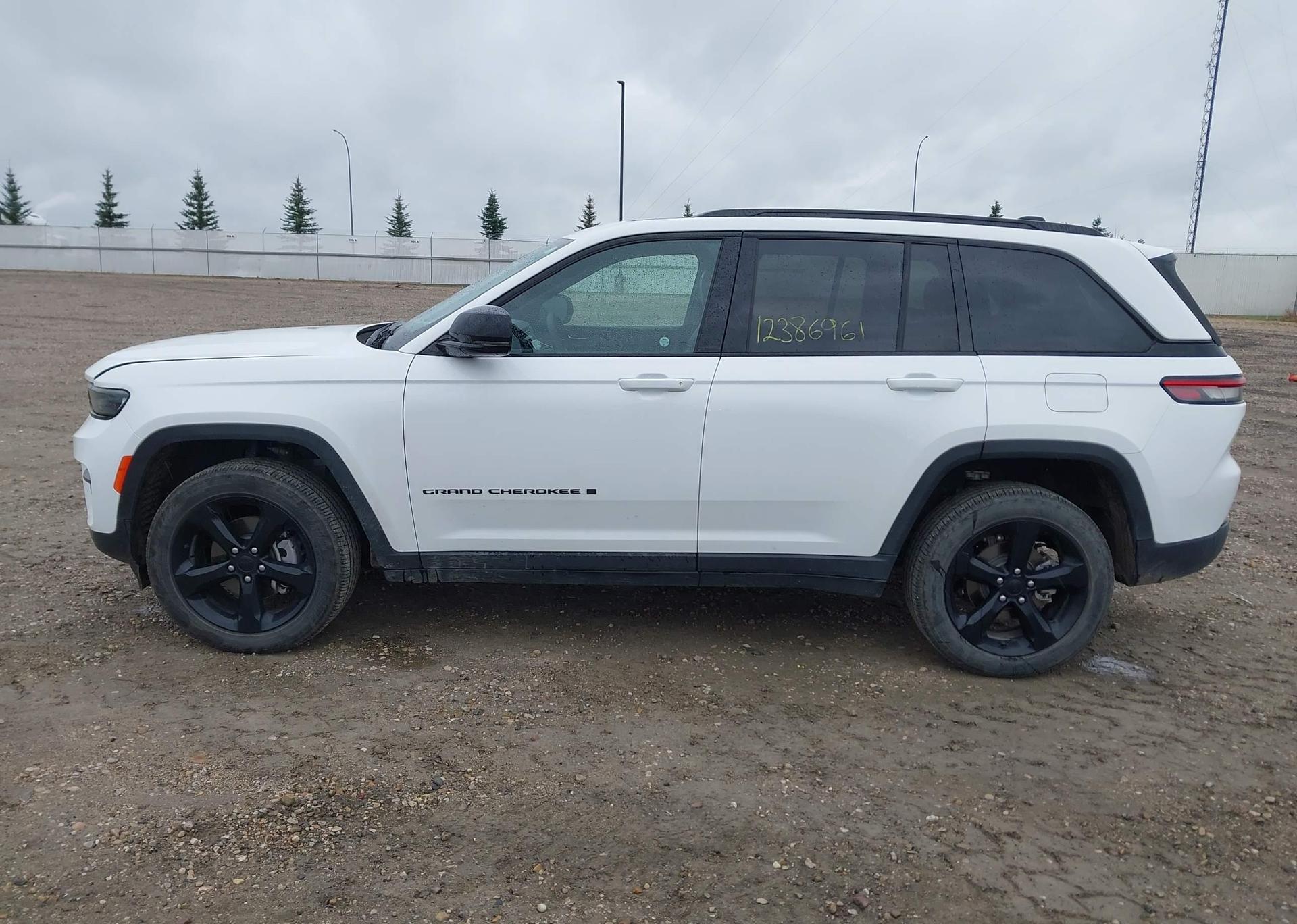 2024 JEEP GRAND CHEROKEE LAREDO