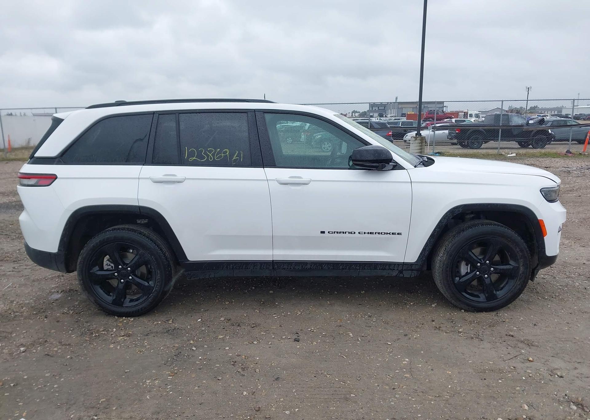 2024 JEEP GRAND CHEROKEE LAREDO