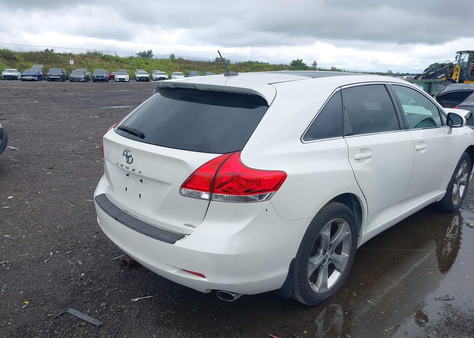 2011 TOYOTA VENZA BASE V6