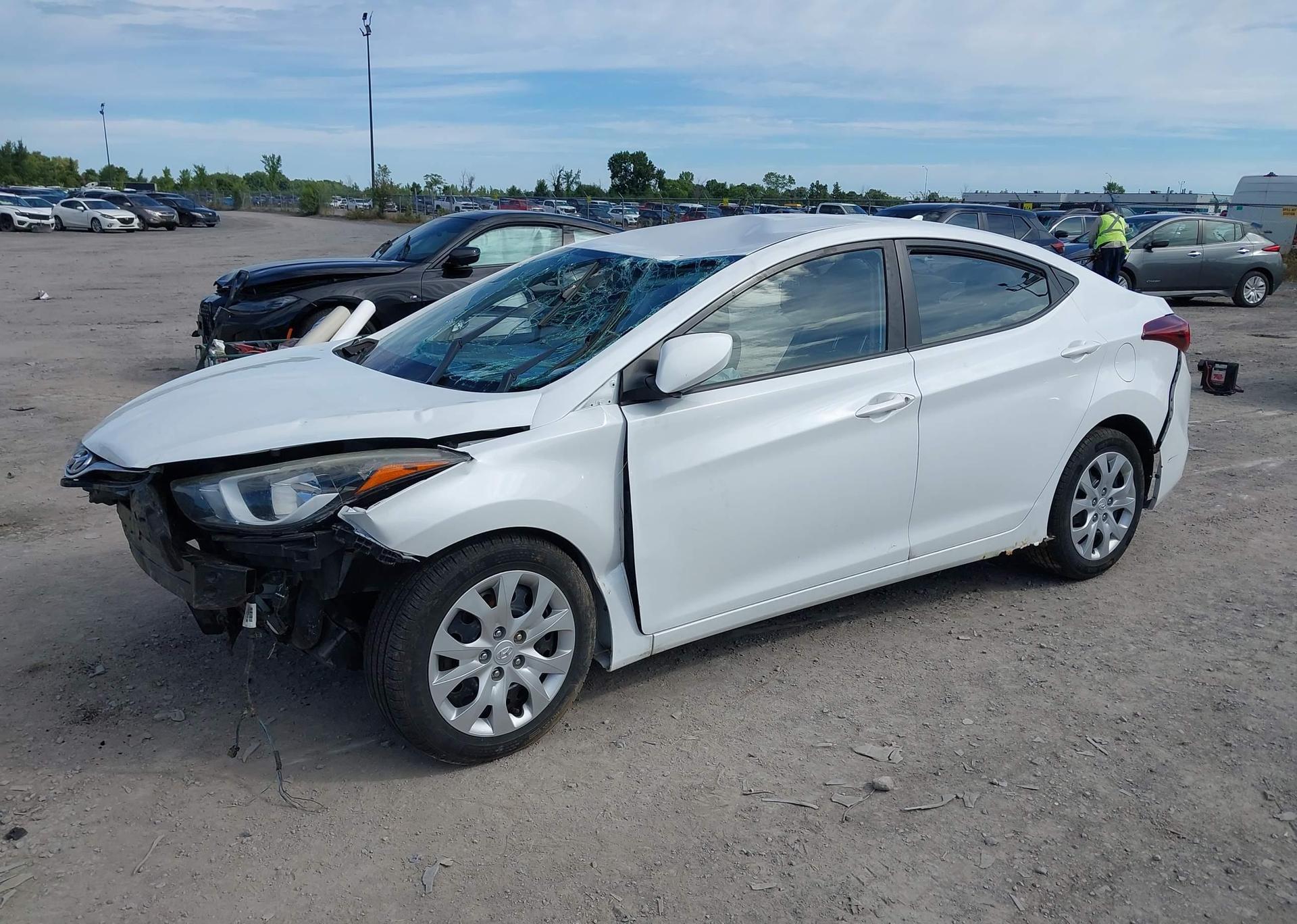 2016 HYUNDAI ELANTRA SE