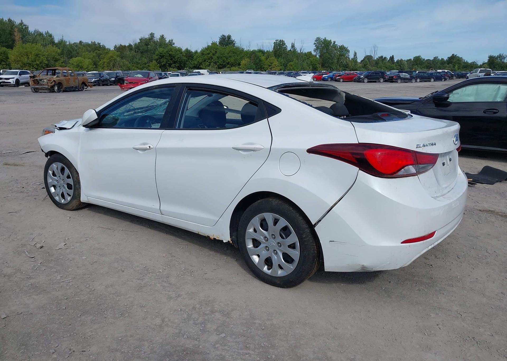 2016 HYUNDAI ELANTRA SE