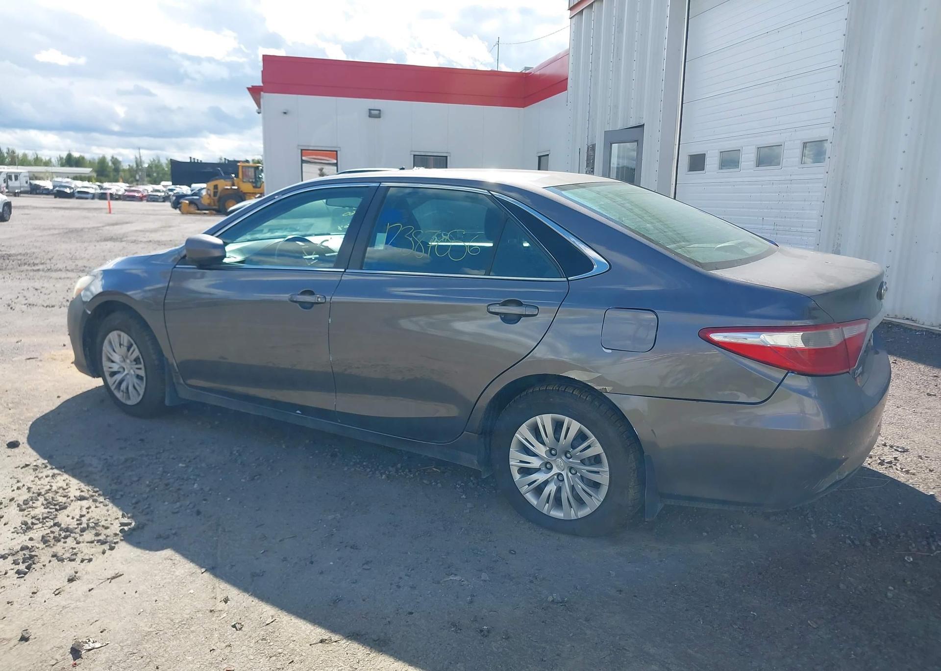 2015 TOYOTA CAMRY HYBRID LE