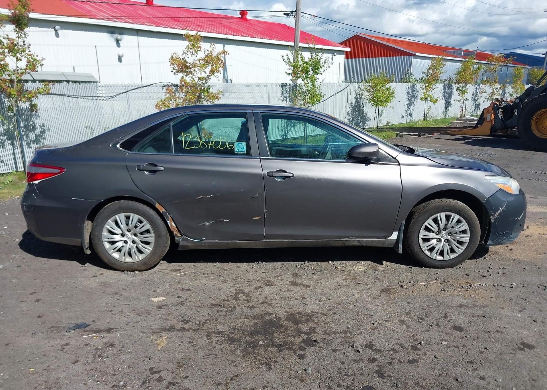 2015 TOYOTA CAMRY HYBRID LE
