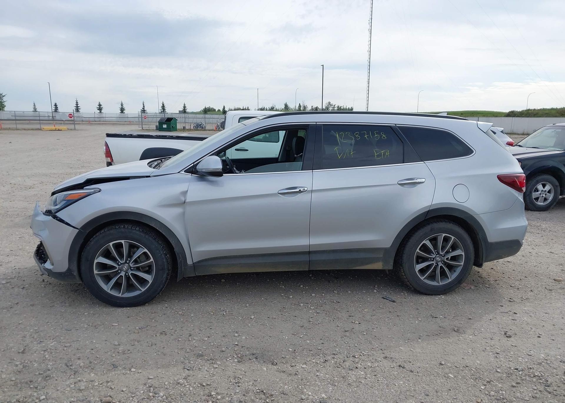 2018 HYUNDAI SANTA FE SE