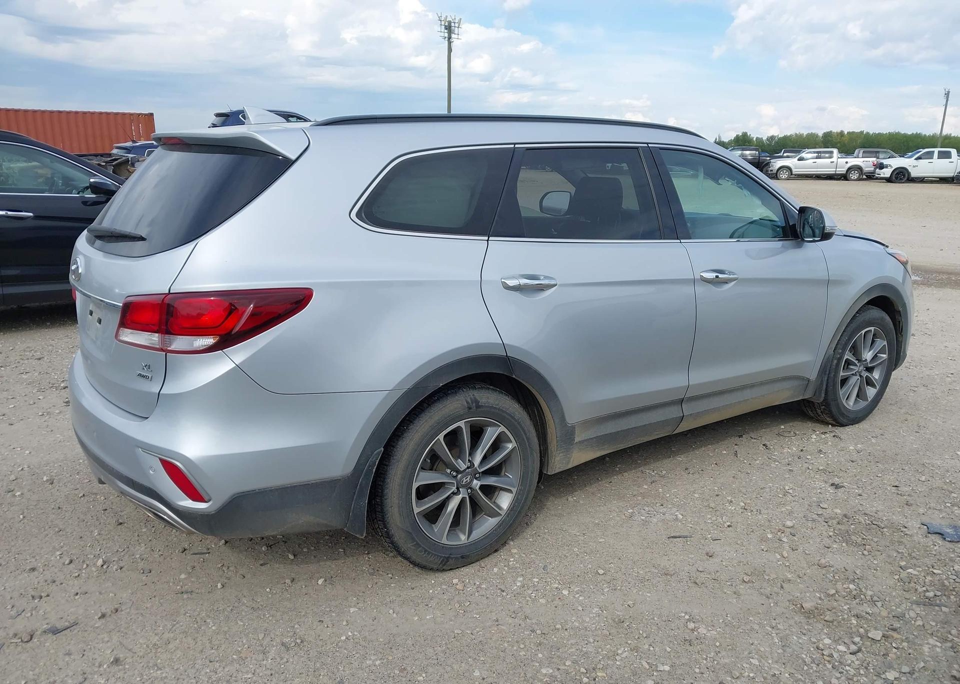 2018 HYUNDAI SANTA FE SE