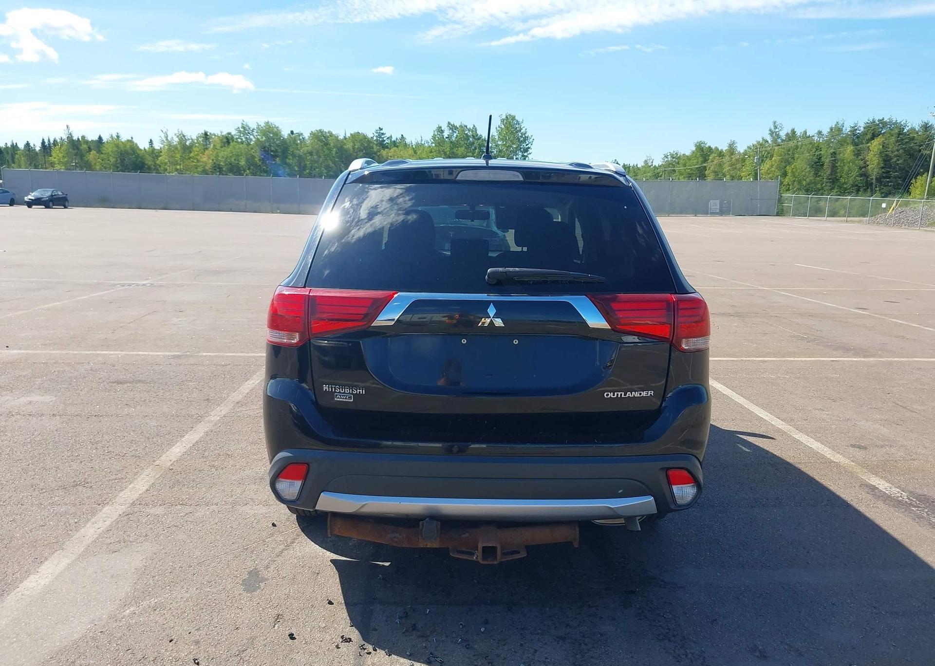 2016 MITSUBISHI OUTLANDER SE