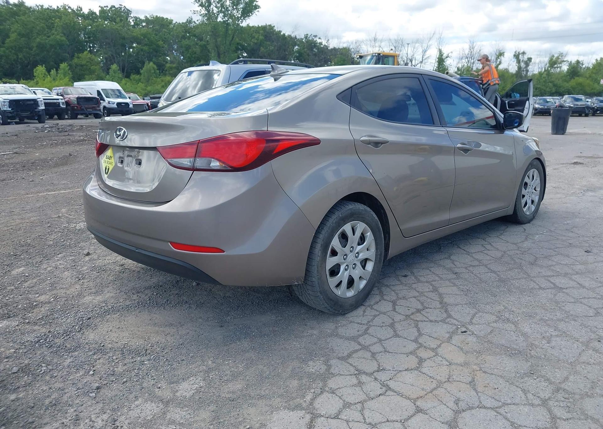 2014 HYUNDAI ELANTRA SE