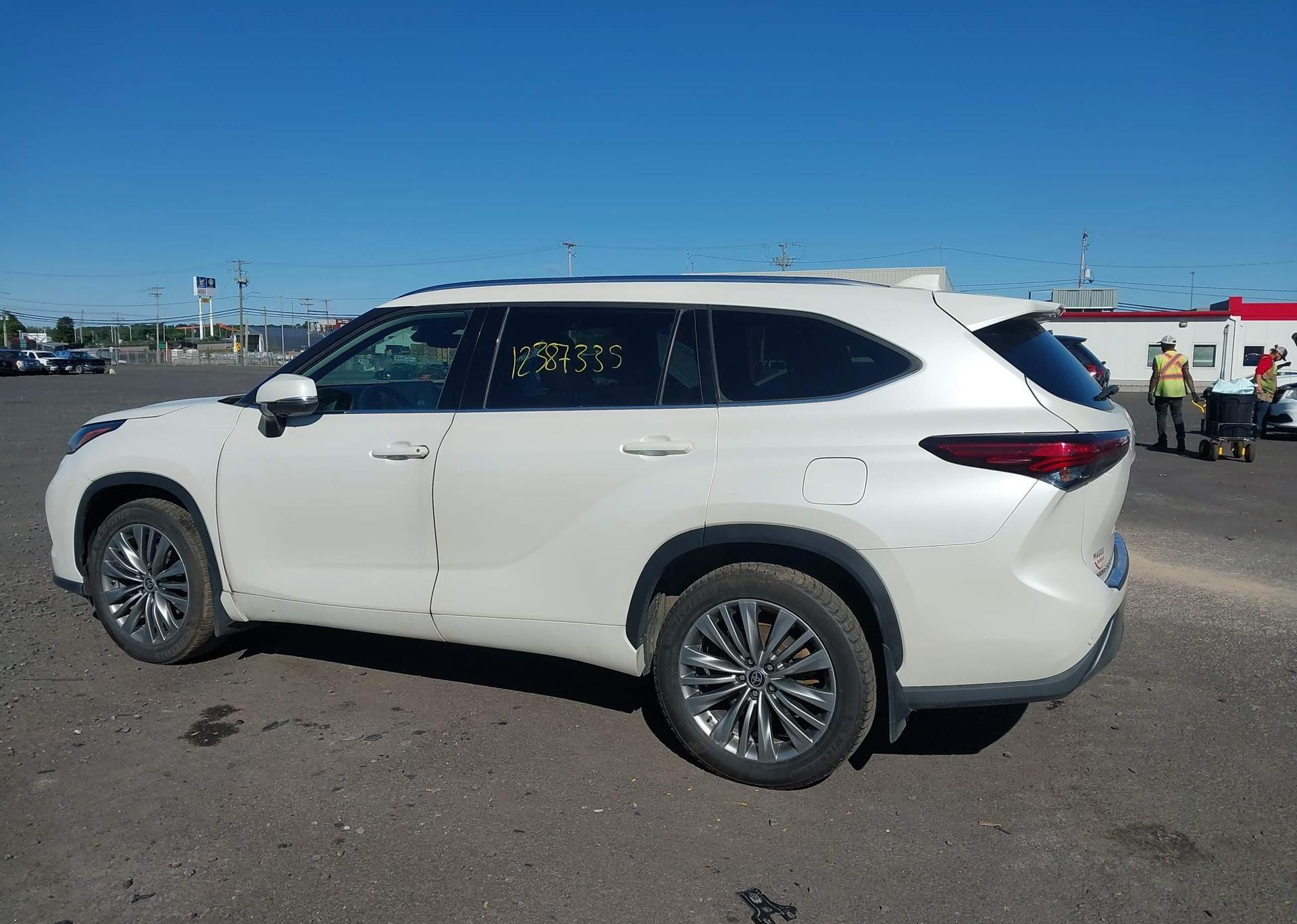 2021 TOYOTA HIGHLANDER PLATINUM