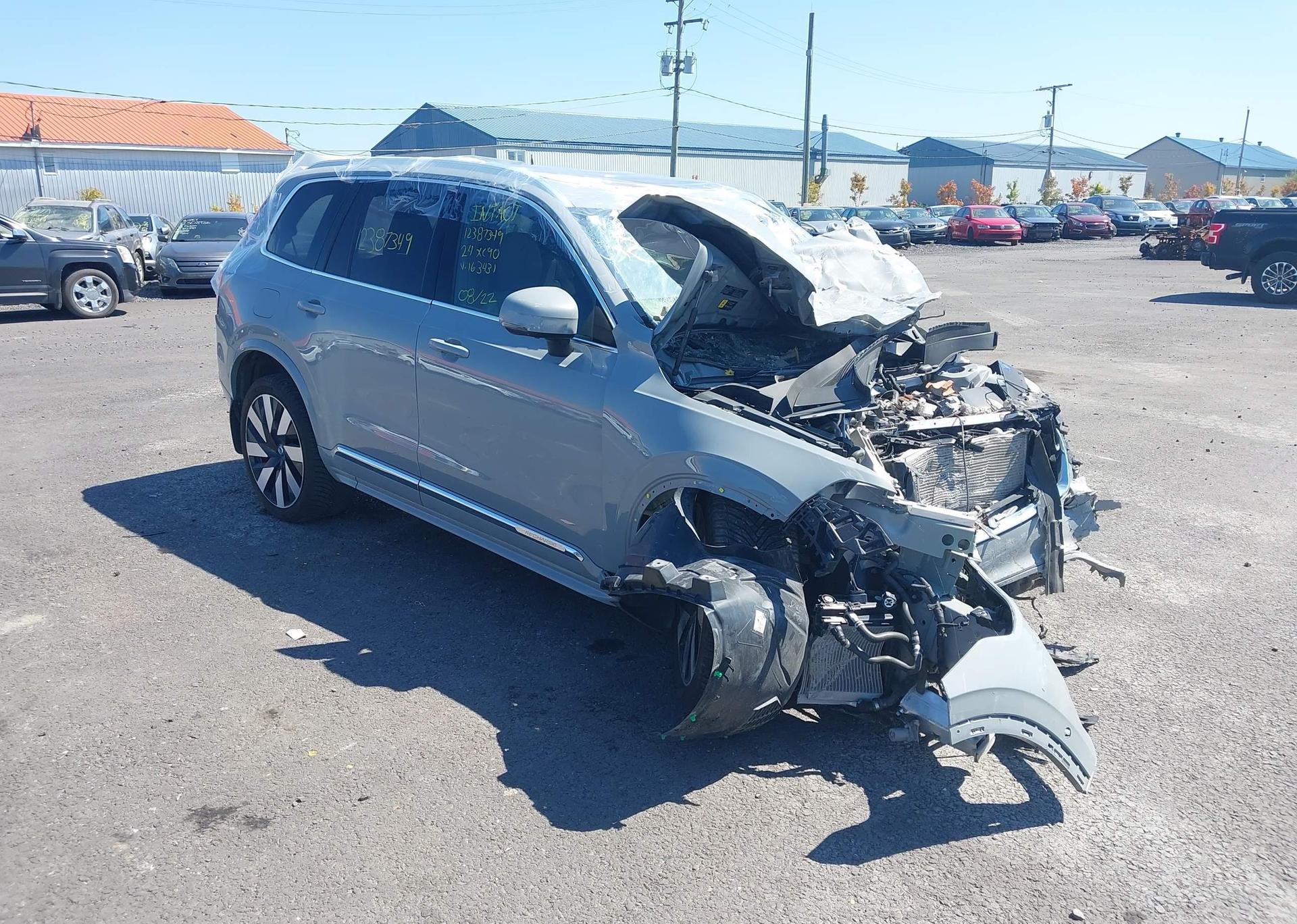 2024 VOLVO XC90 T8