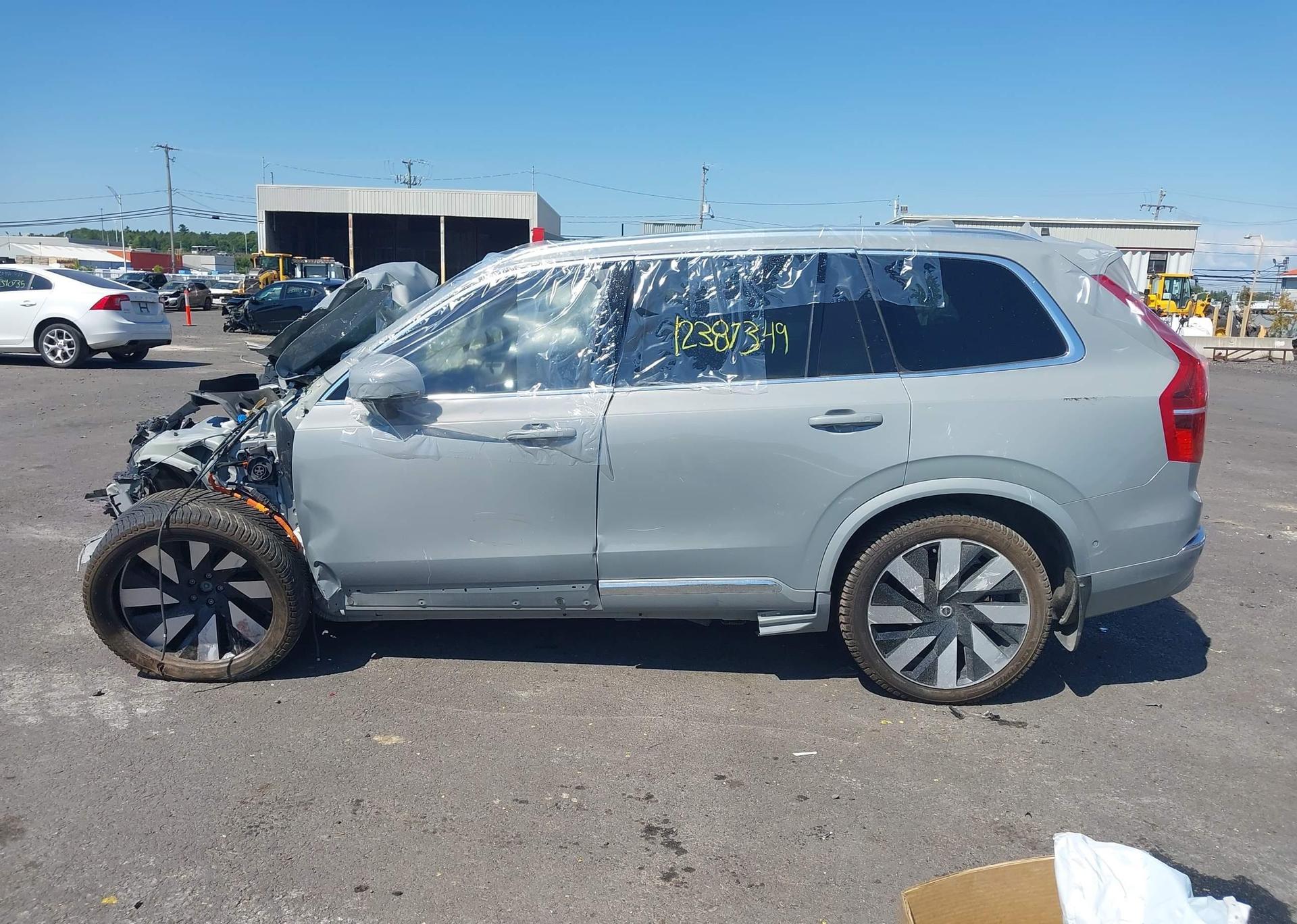 2024 VOLVO XC90 T8