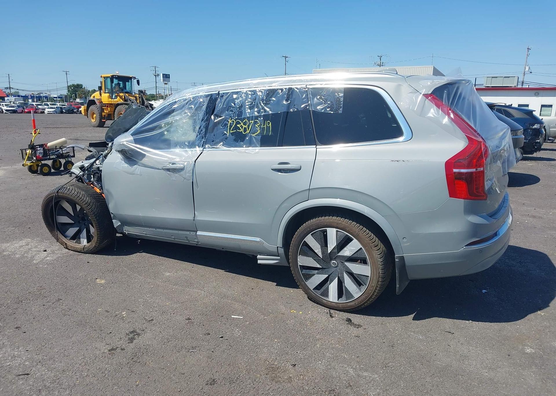 2024 VOLVO XC90 T8