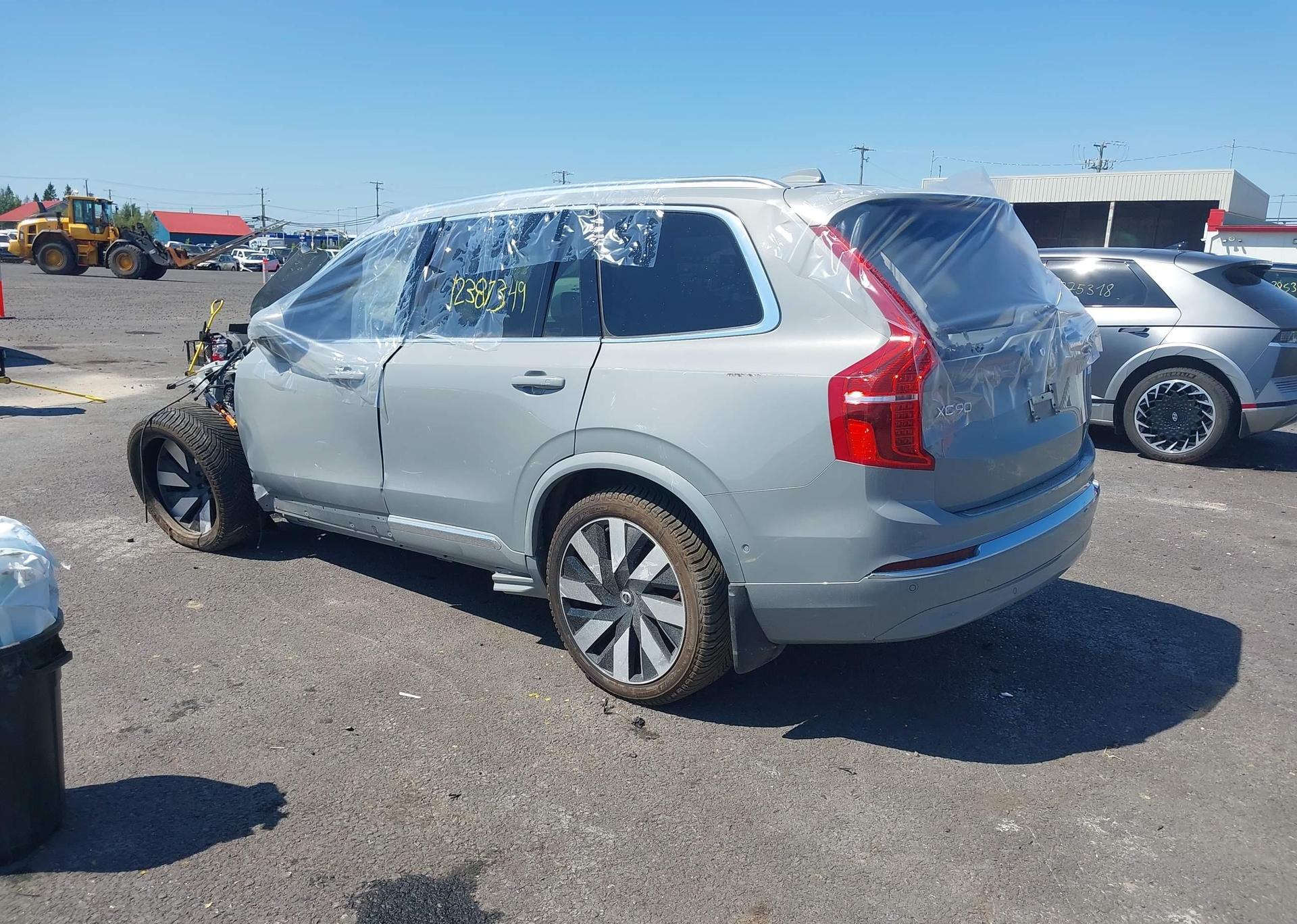 2024 VOLVO XC90 T8