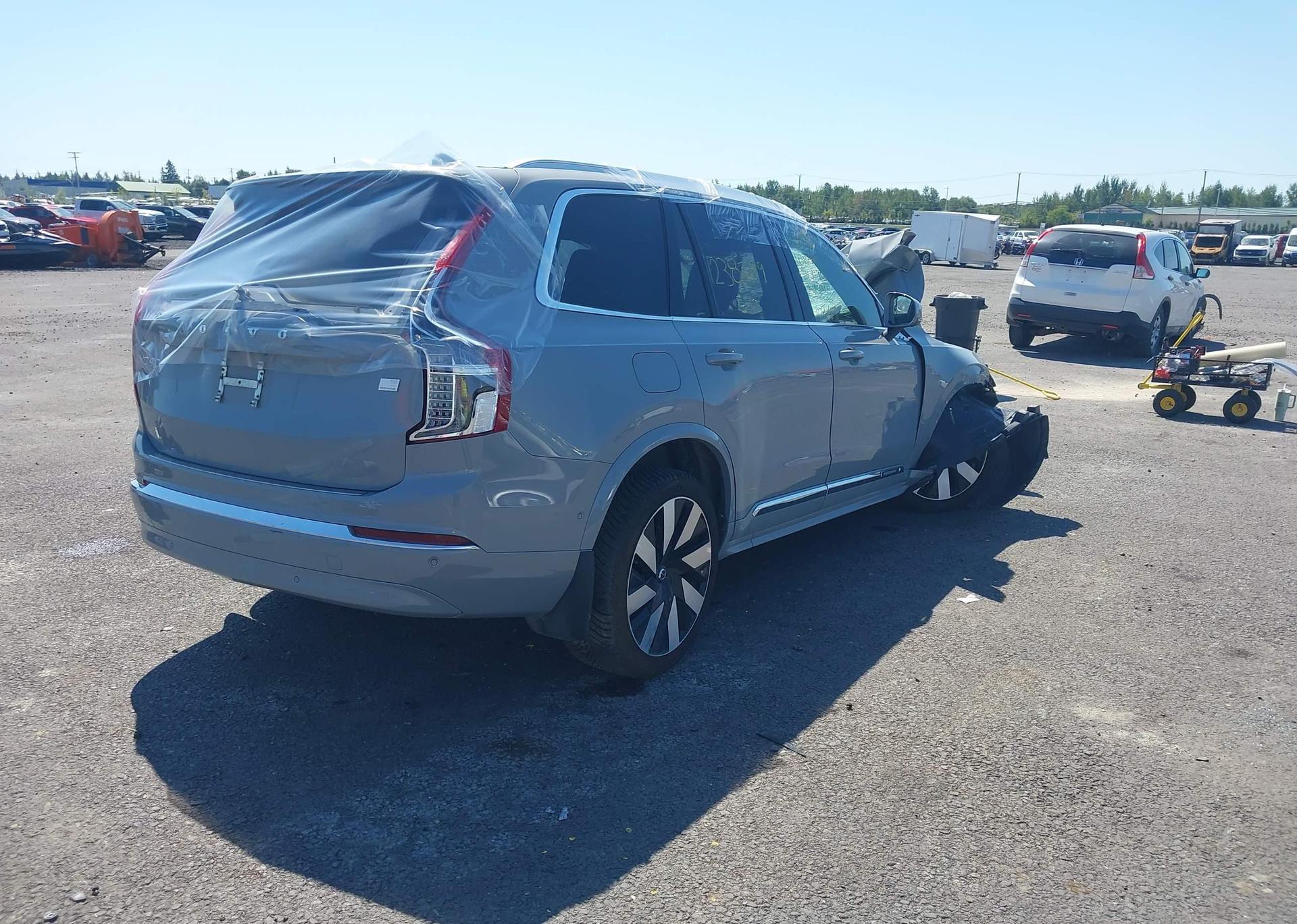 2024 VOLVO XC90 T8