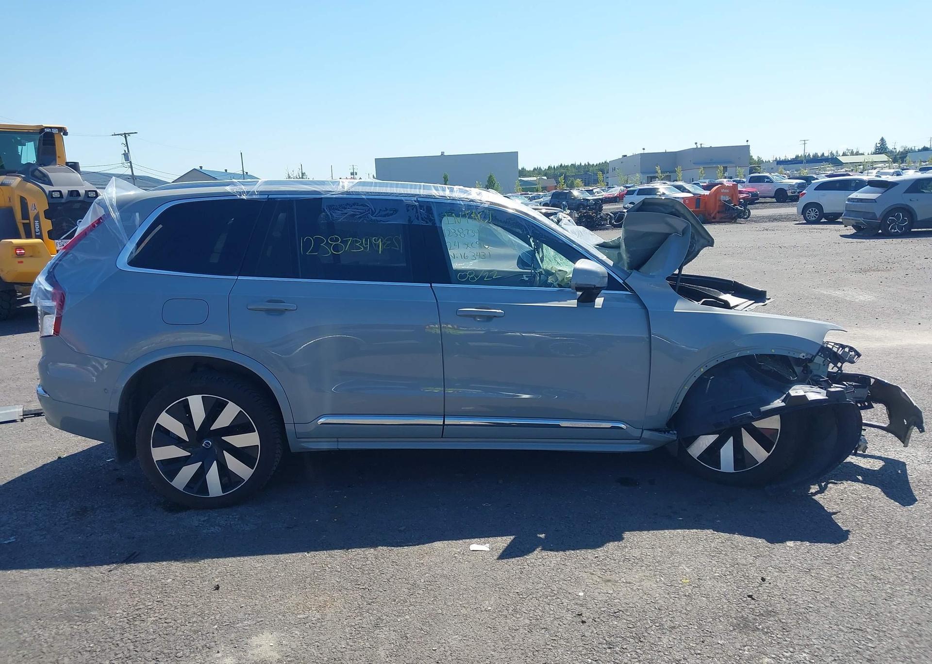 2024 VOLVO XC90 T8