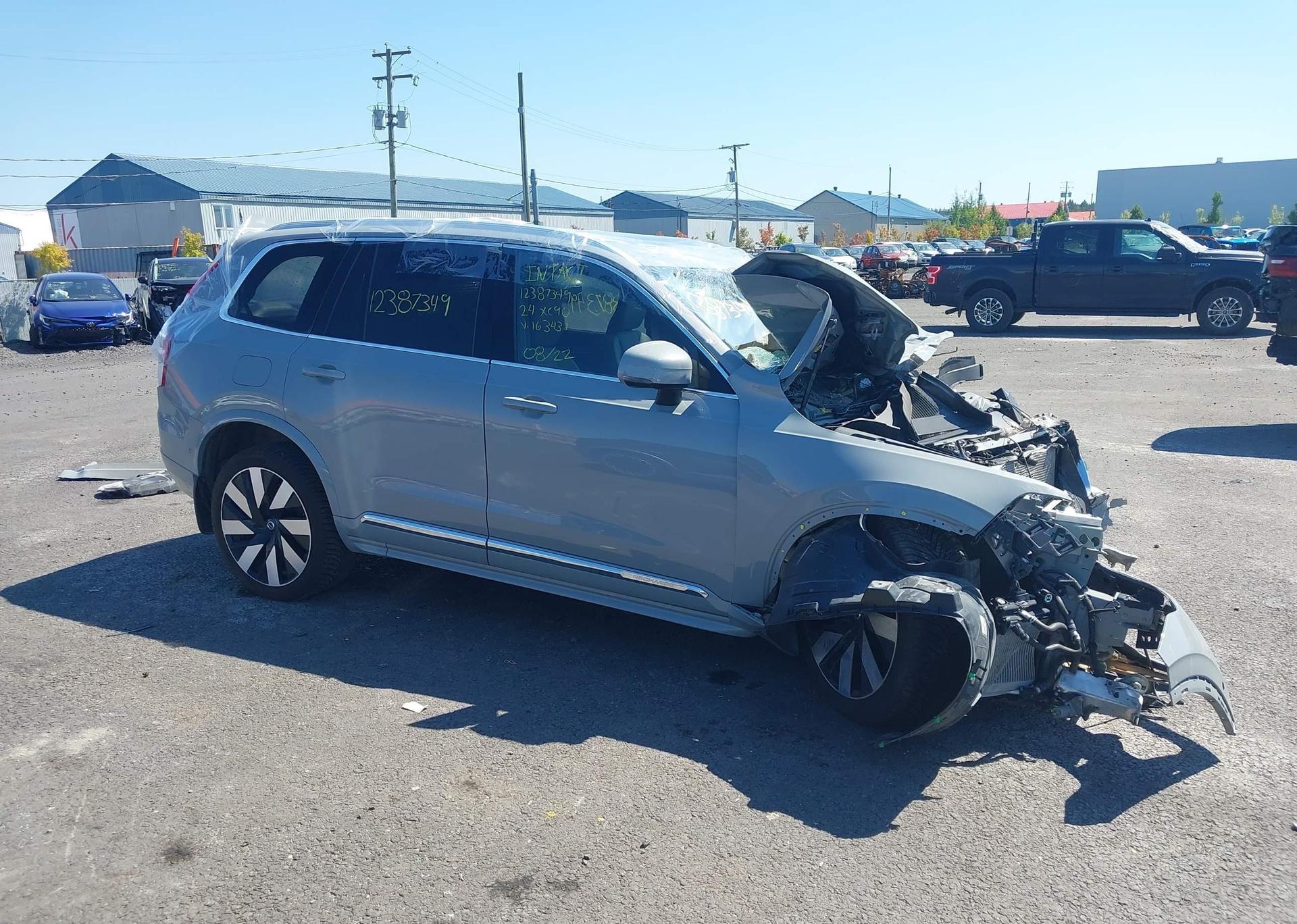 2024 VOLVO XC90 T8