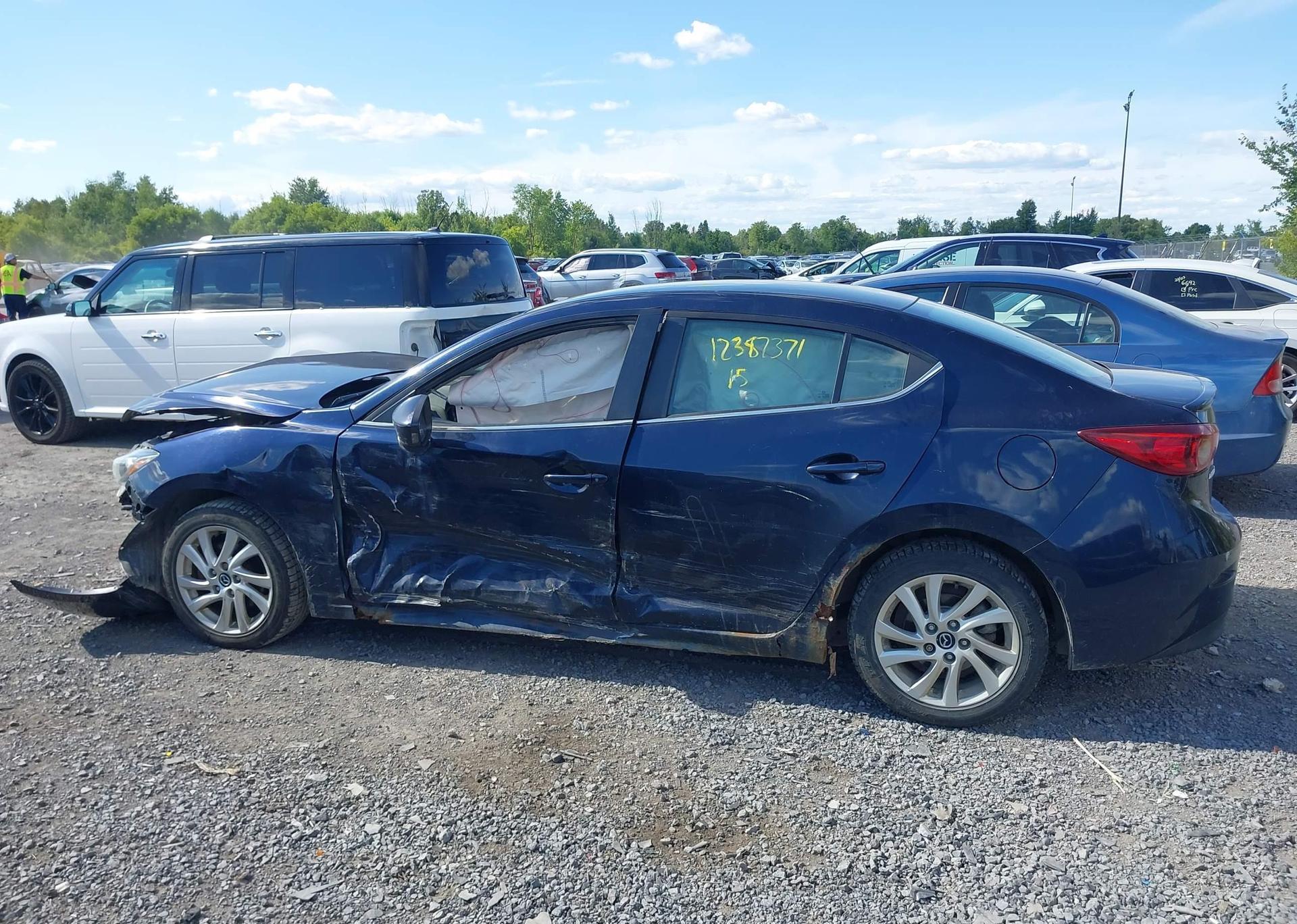 2015 MAZDA MAZDA3 GS