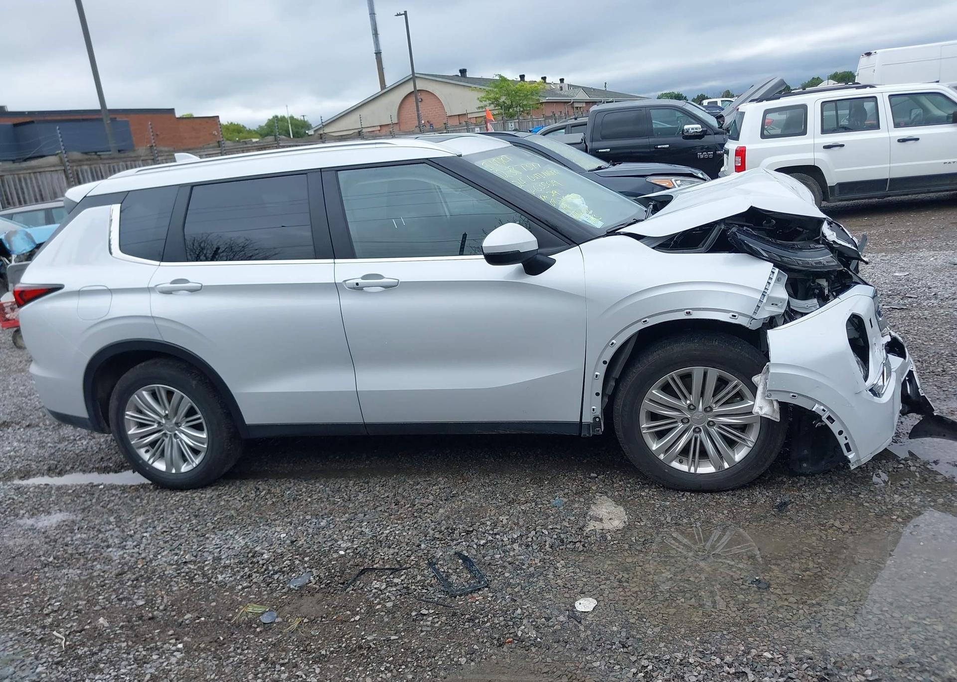 2024 MITSUBISHI outlander