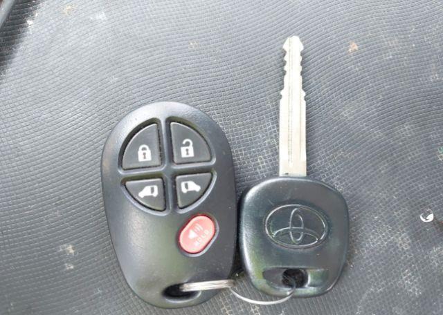 2018 TOYOTA SIENNA LE V6