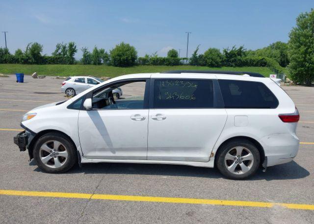 2018 TOYOTA SIENNA LE V6