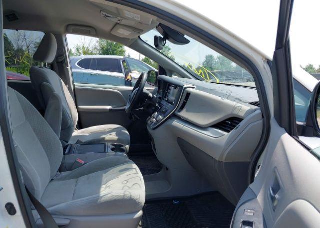 2018 TOYOTA SIENNA LE V6