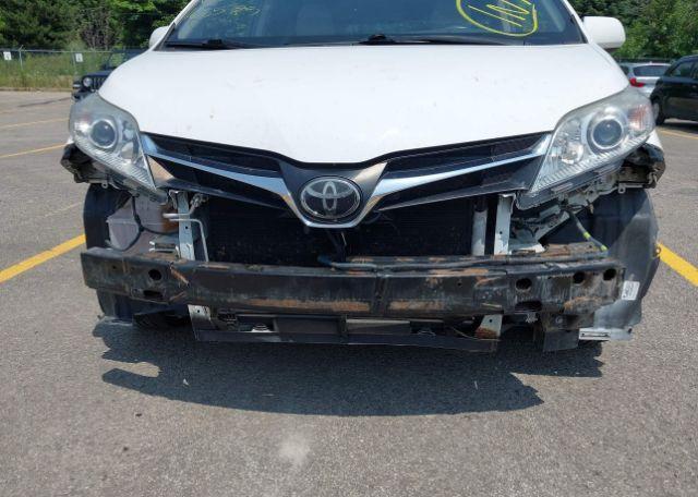 2018 TOYOTA SIENNA LE V6