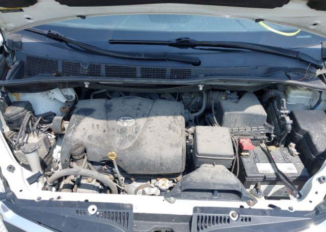 2018 TOYOTA SIENNA LE V6