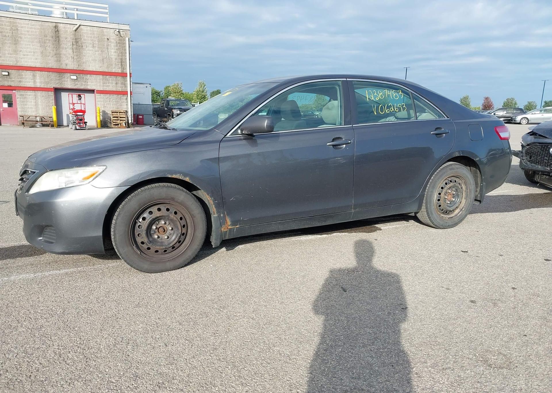 2010 TOYOTA CAMRY SE