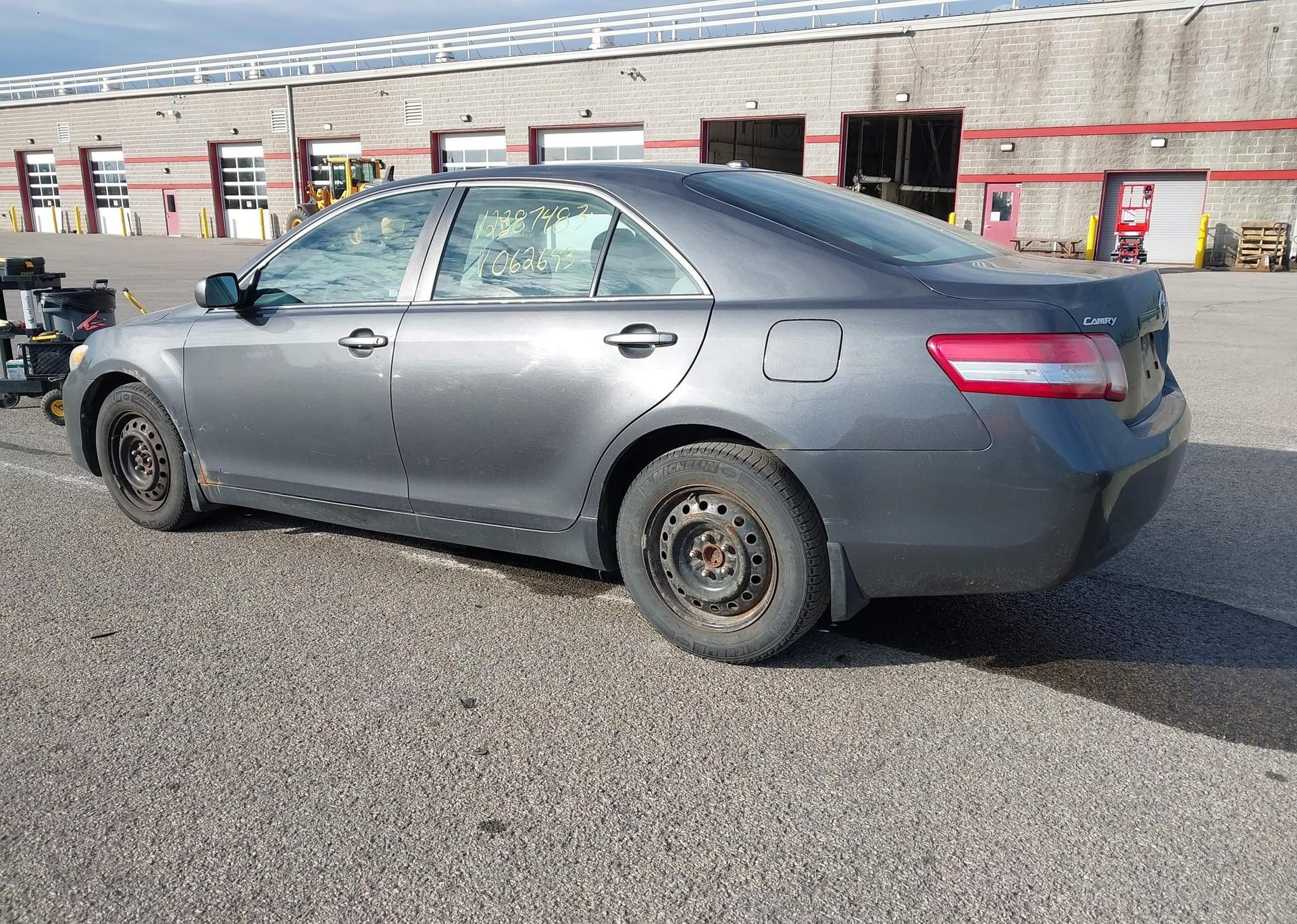2010 TOYOTA CAMRY SE