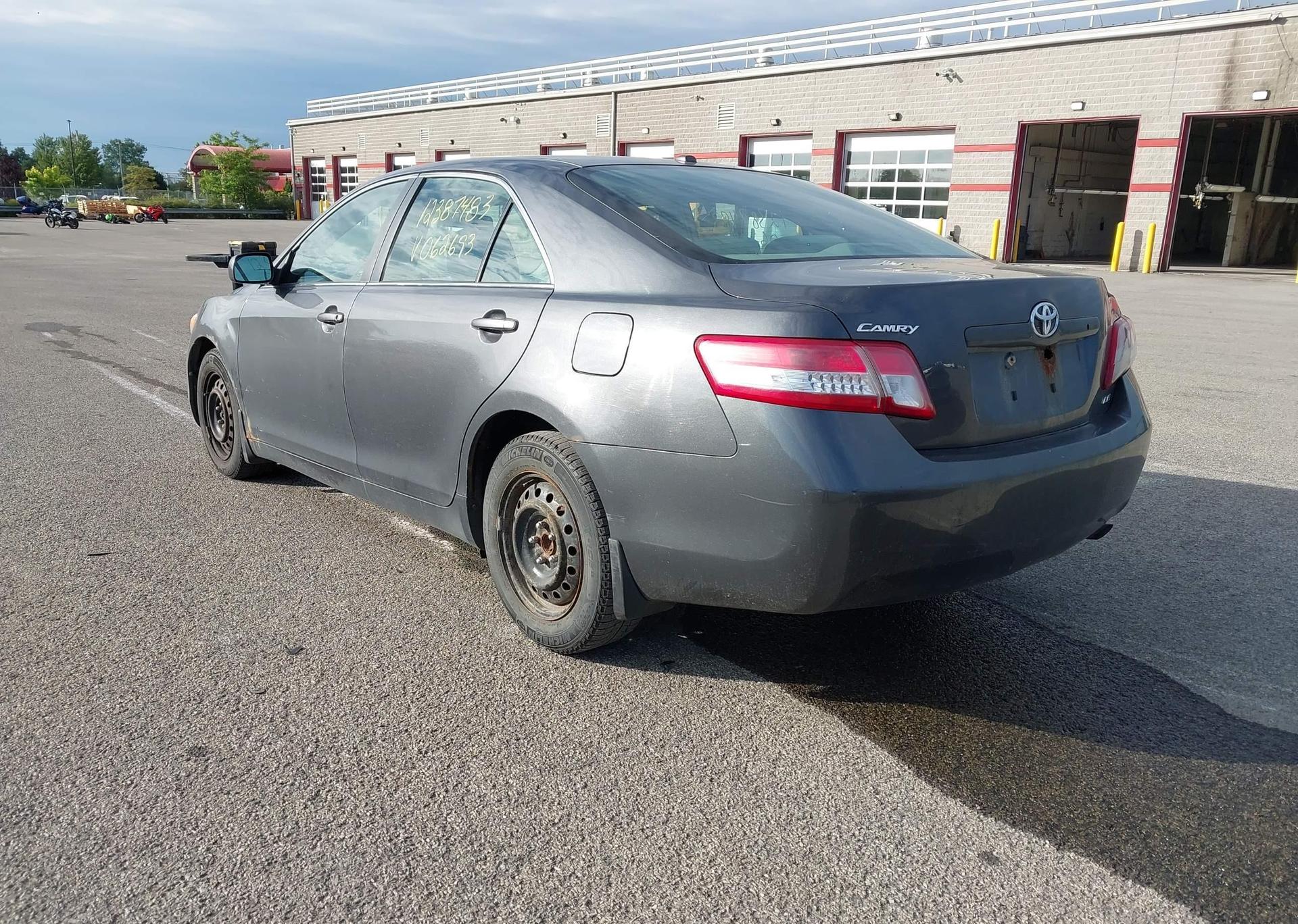 2010 TOYOTA CAMRY SE