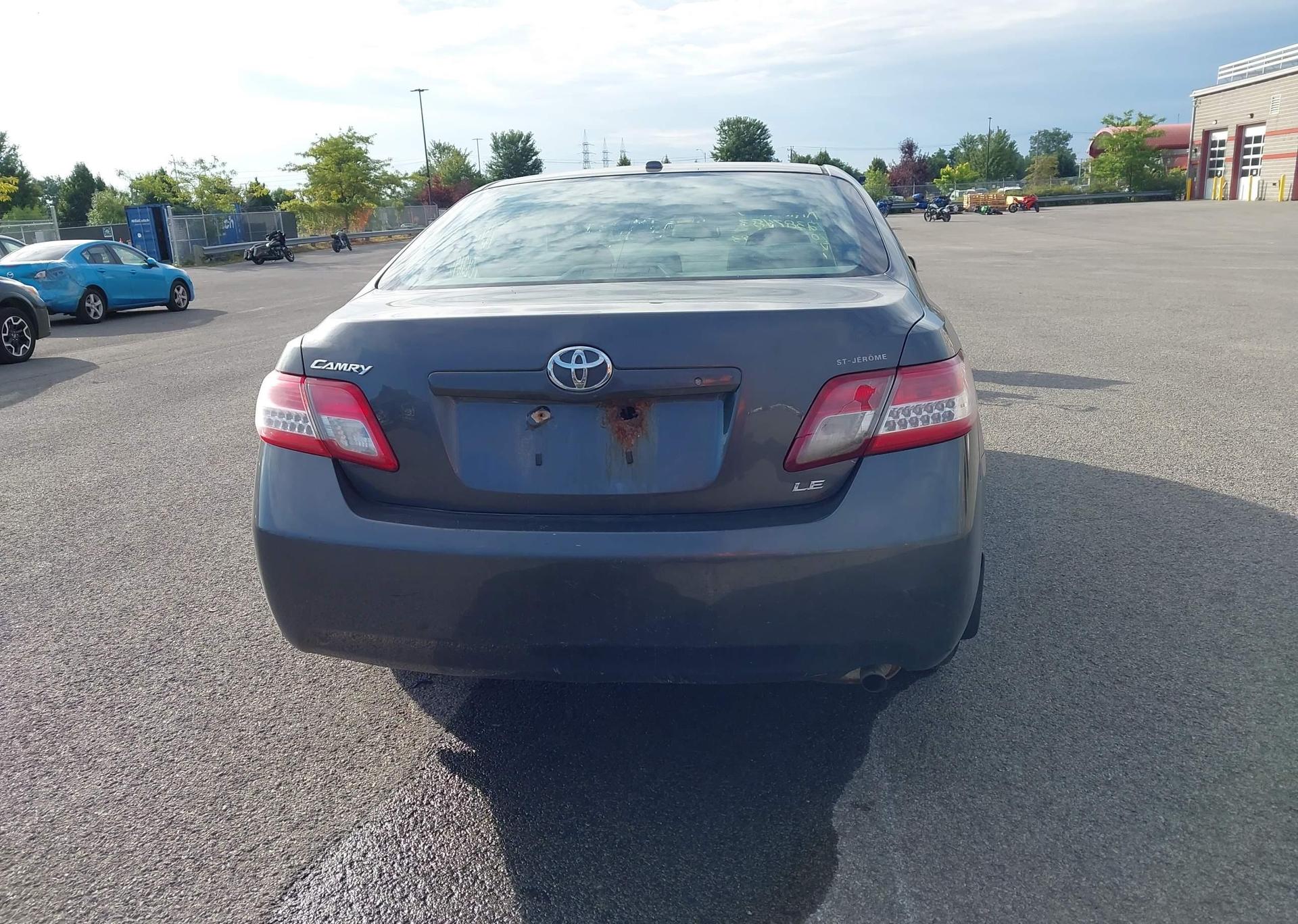 2010 TOYOTA CAMRY SE