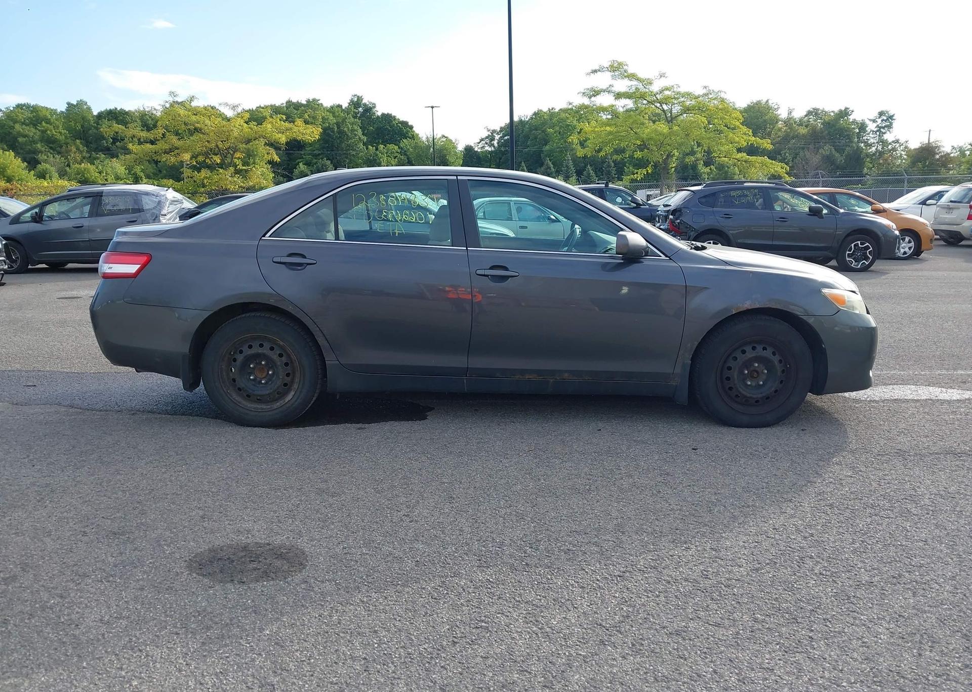 2010 TOYOTA CAMRY SE