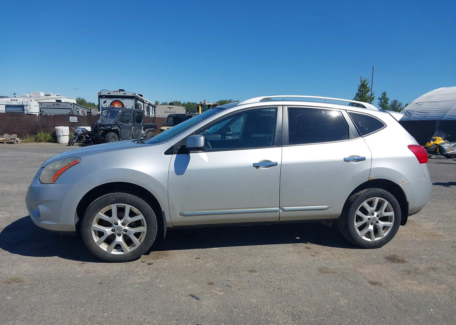 2013 NISSAN ROGUE S