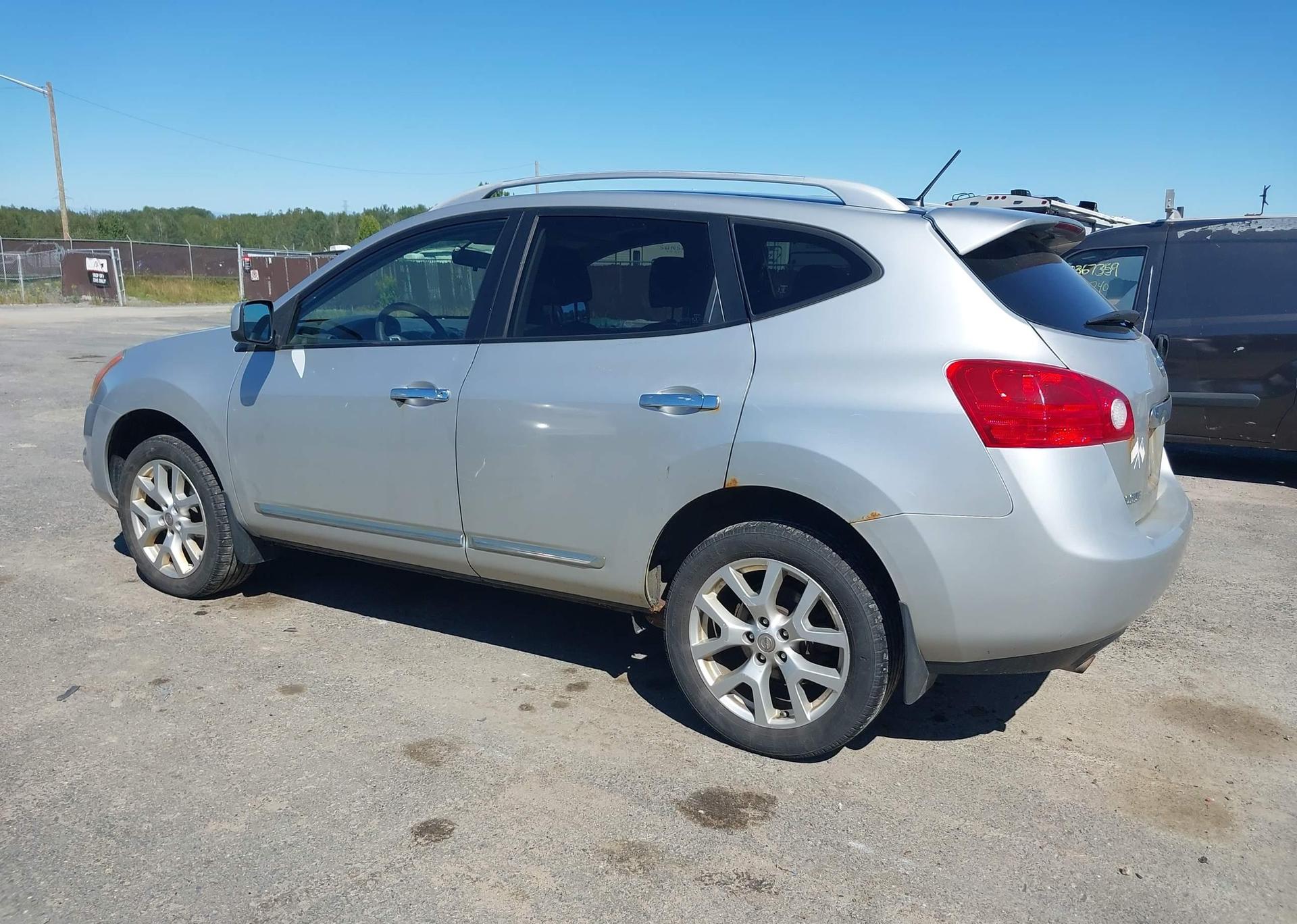 2013 NISSAN ROGUE S